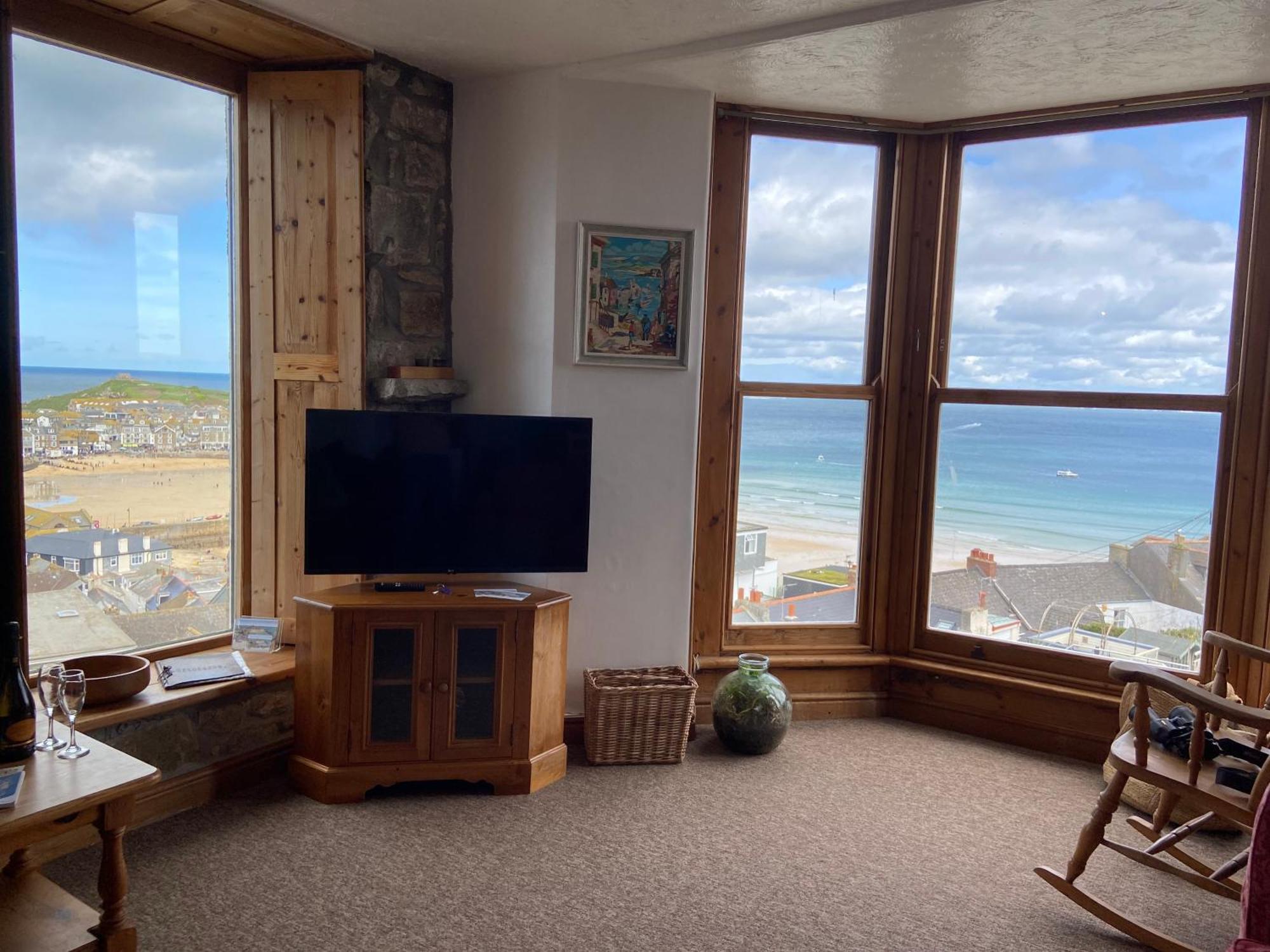 Huer's Watch: Harbor View Apartment with Free Parking St Ives  Exterior photo